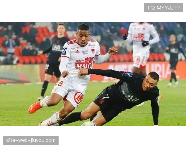 布雷斯特0-0战平里昂，双方门将均表现稳健