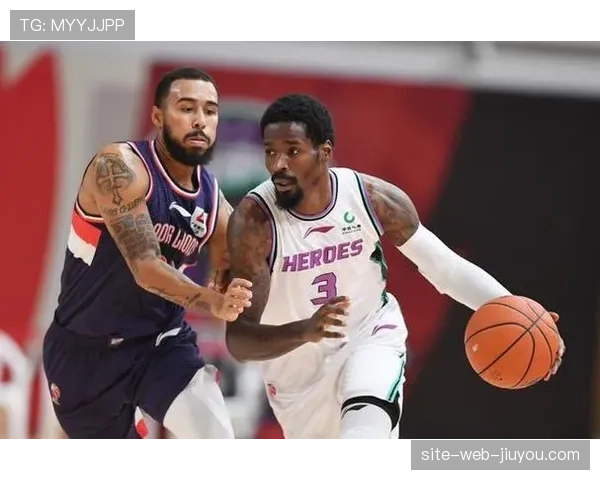 青岛队防守效率值三人进前十 团队防守体系构建成效显著